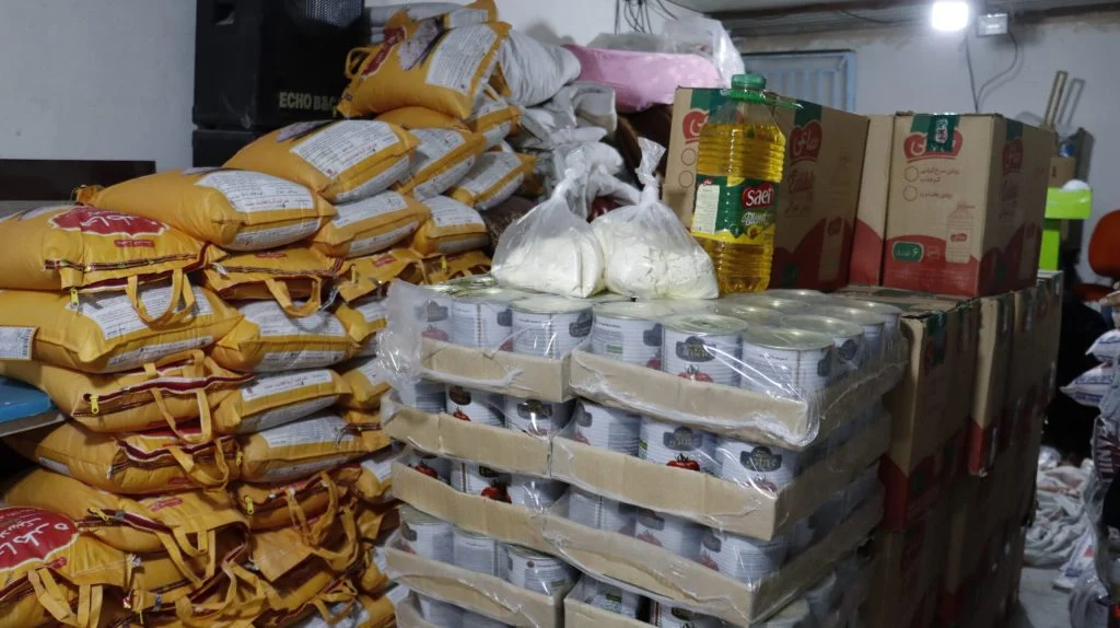 توزیع مواد غذایی