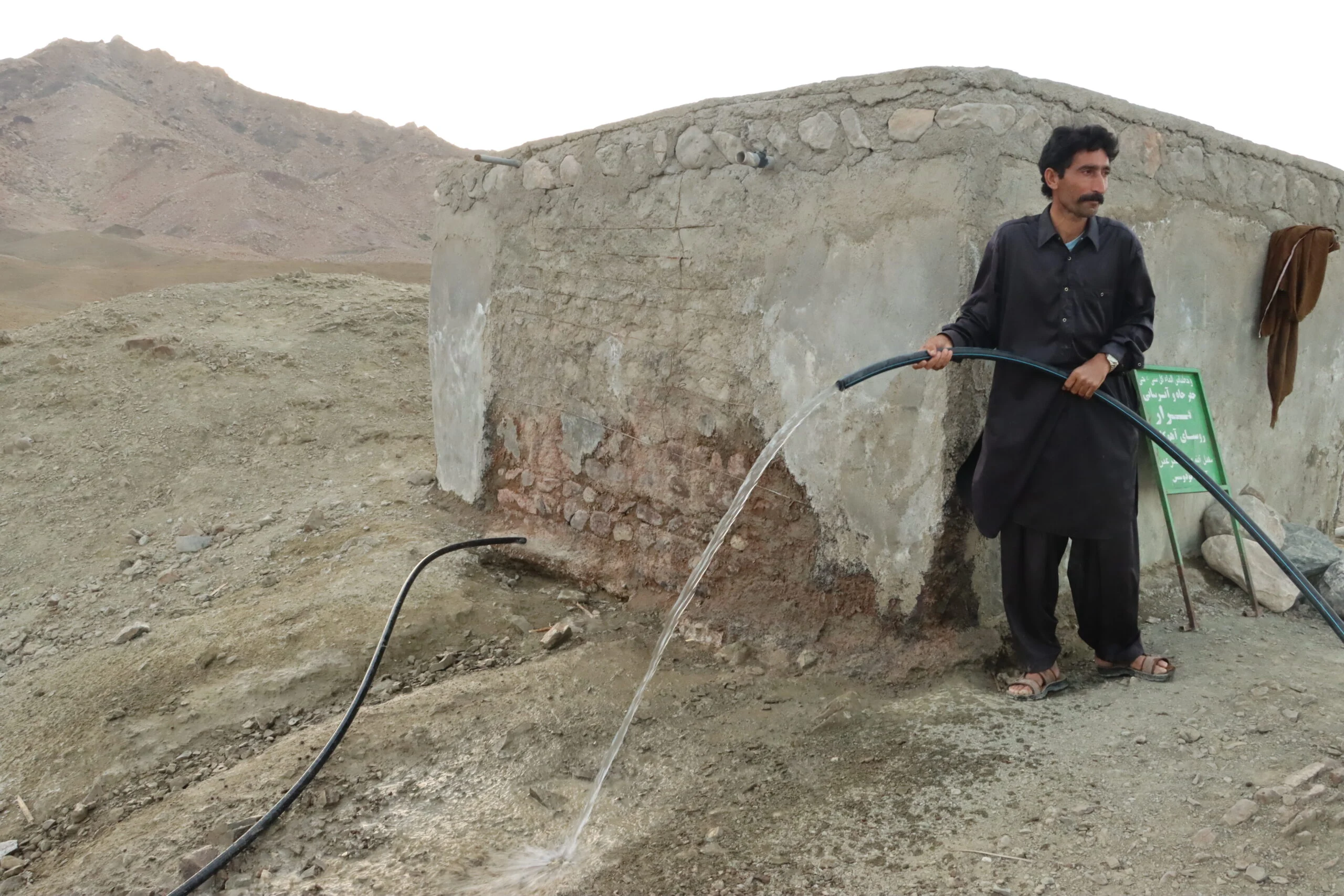 آبرسانی روستای آهوگان